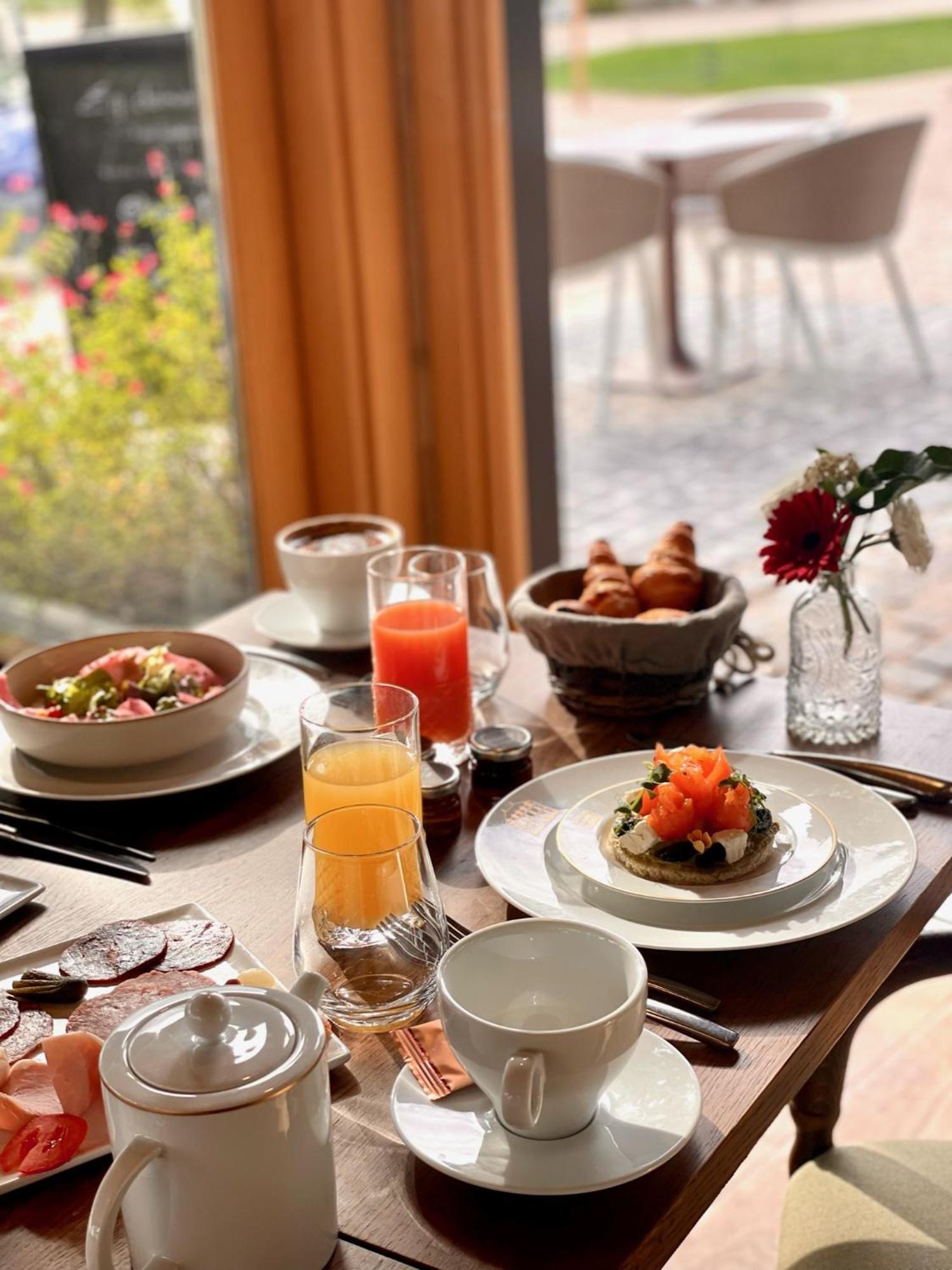 Domaine Du Roncemay - Hotel, Restaurants, Spa & Golf Aillant-sur-Tholon Eksteriør billede